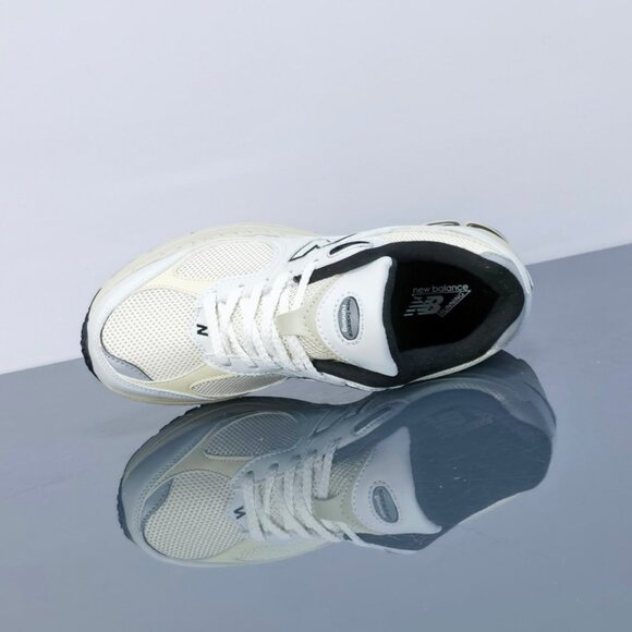 New Balance 2002R casual fashion sneakers